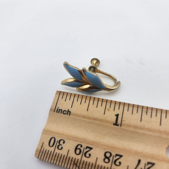 Vintage Goldtone Screw Back Blue Enamel Floral Earrings - Picture 4 of 4